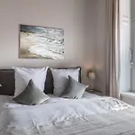 Strandvilla Hafenloge - Stilvoll Wohnen Direkt Am Niendorfer Hafen Apartment *