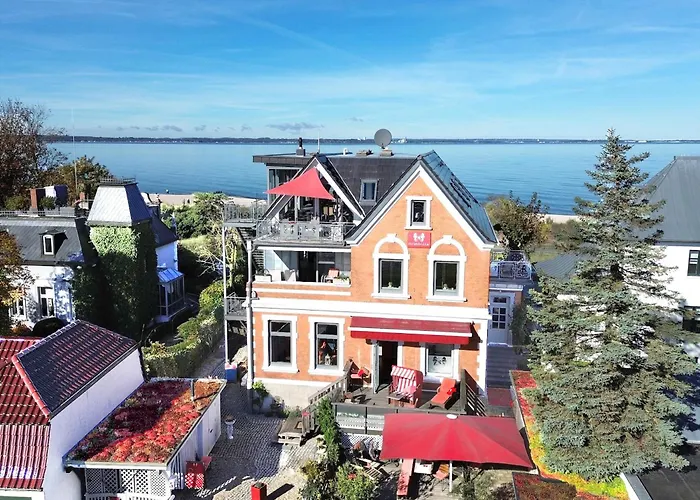 Strandvilla Hafenloge - Stilvoll Wohnen Direkt Am Niendorfer Hafen Apartment *